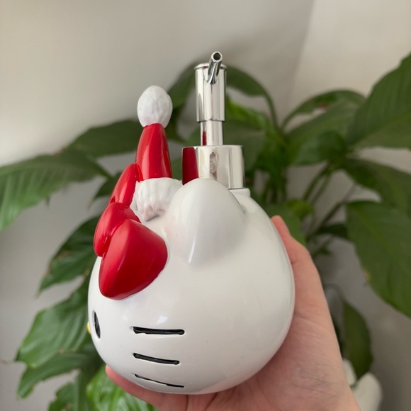Hello Kitty Christmas Santa Soap Dispenser - Picture 6 of 8